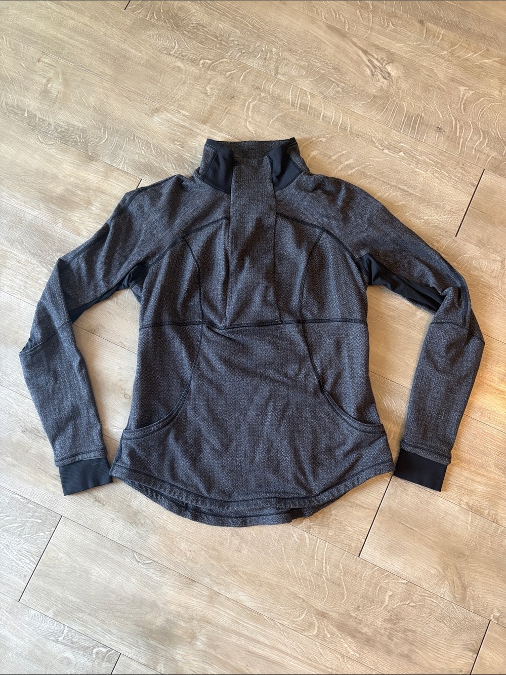 Lululemon Women’s Two Tone Black & Grey 1/4 Zip Size 12 Ptp 18”